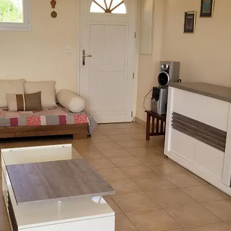 Βίλα A Pinarello-2mn A Pied De La Plage-vue *