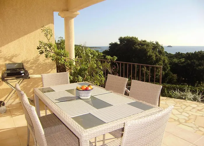 A Pinarello-2mn A Pied De La Plage-vue * Pinarellu